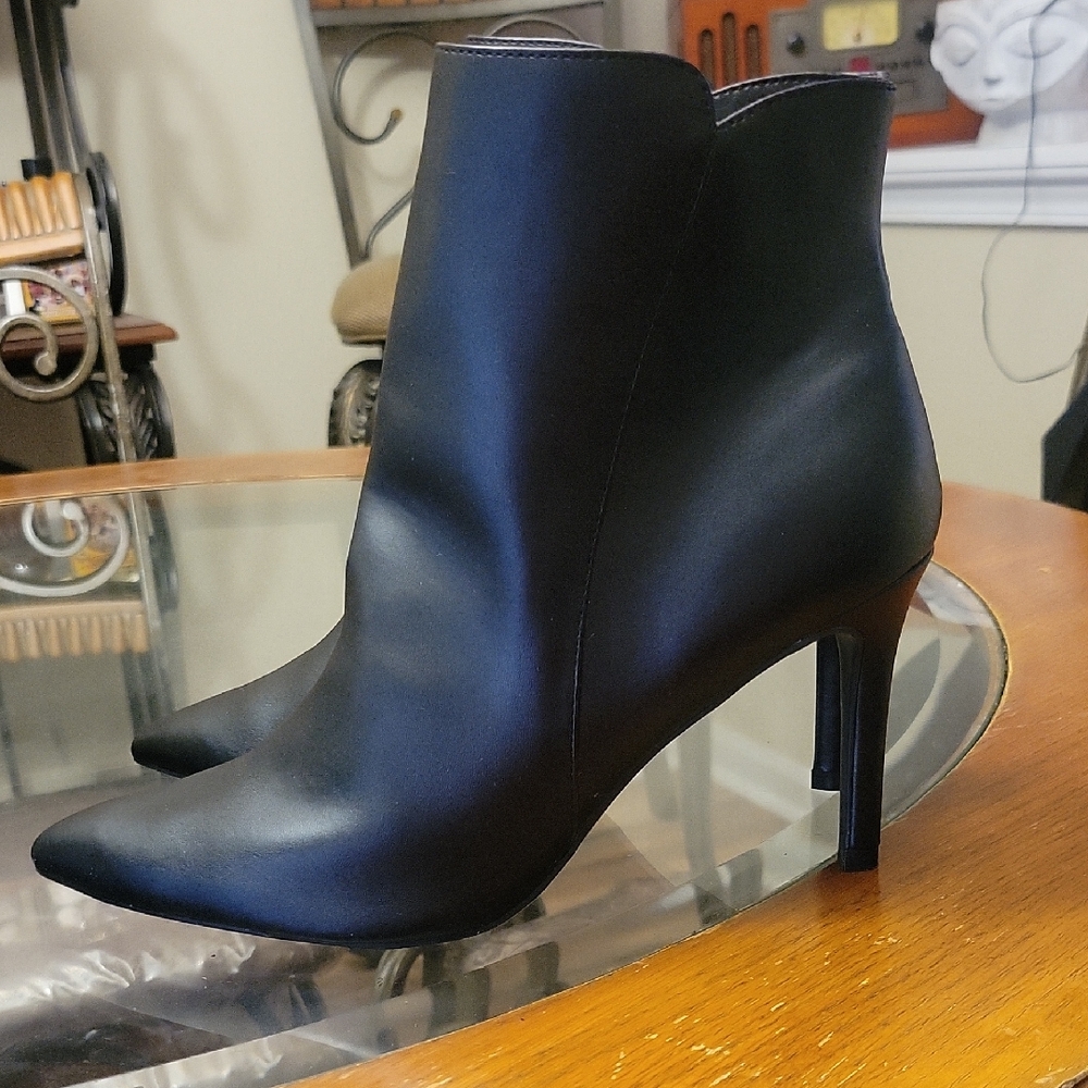 Nine West Sleek Black Heeled Boots